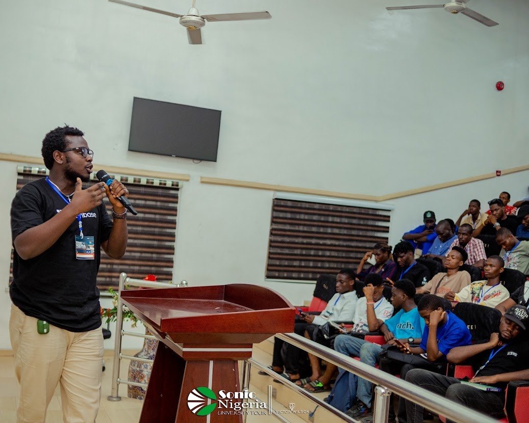Asian Dickson speaking for Chainbase on the Sonic UNIPORT university tour