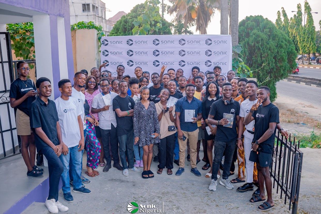 The full group photo of attendees and organisers at the Sonic UNIPORT tour stop